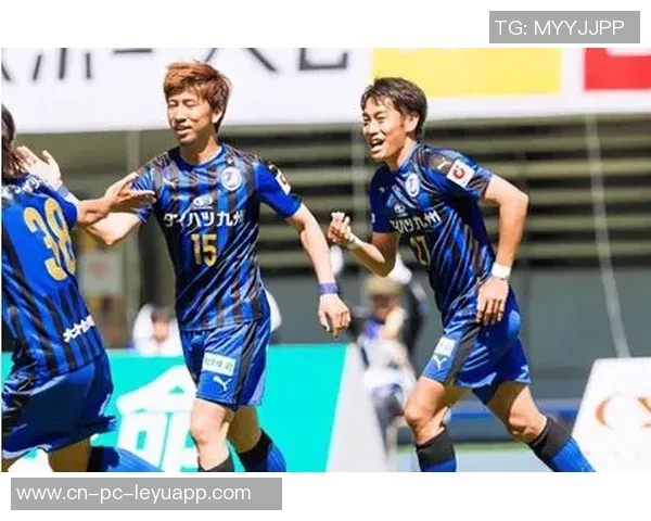 名古屋队与大分三神的激烈对决展现足球魅力与战术智慧